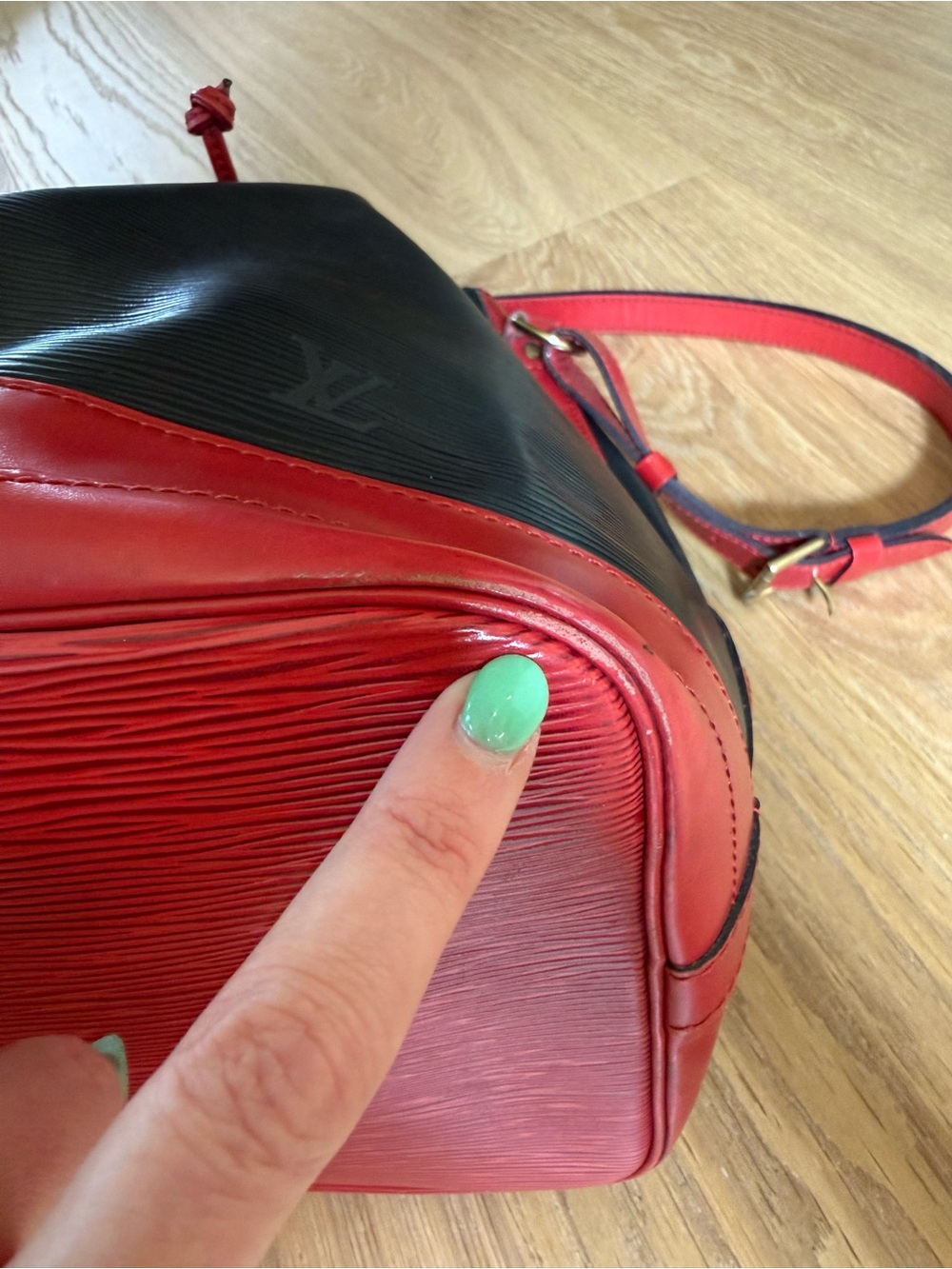 Louis Vuitton Epi Leather Black & Red Noe’ Large Bucket Handbag - Picture 9 of 17